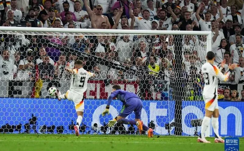 新宝gg在线注册百度翻译App清新夏日足球运动LOOK，如何穿才能更时尚搭配？